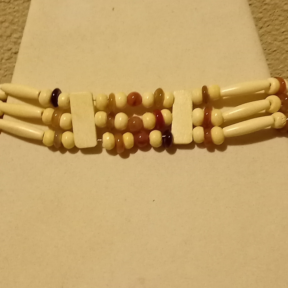 BEADED CHOKER NECKLACE